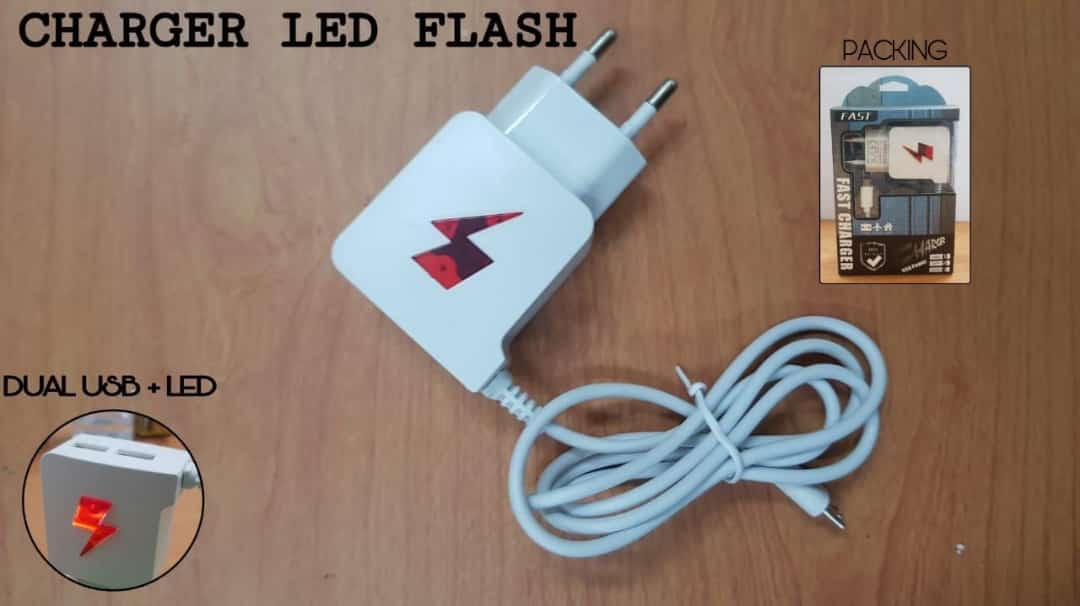 TRAVEL CHARGER LED FLASH 