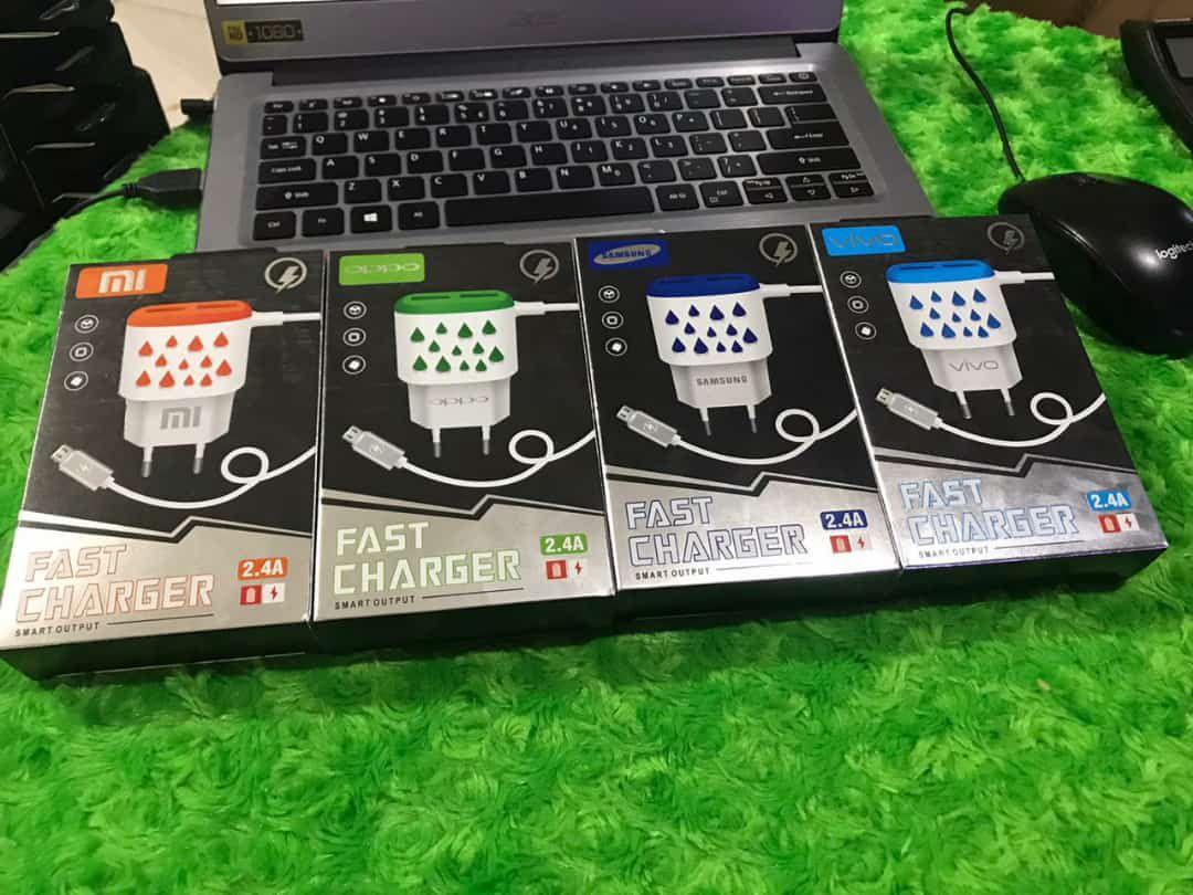 TRAVEL CHARGER BRAND LED MOTIF AIR 2.4A
